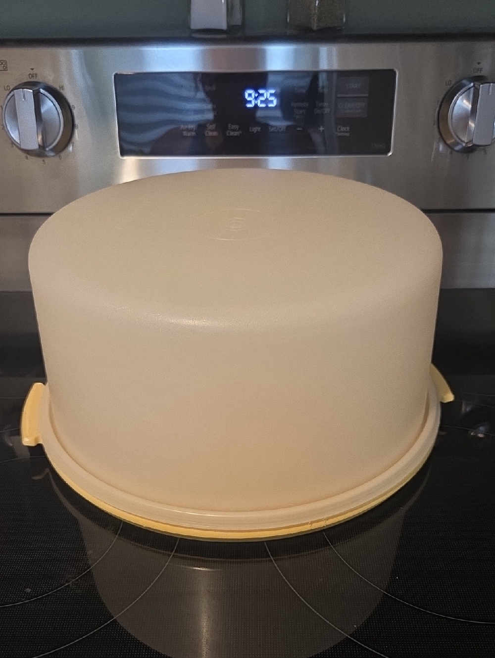 Vintage Tupperware Pale Yellow Round Cake Carrier with Handles